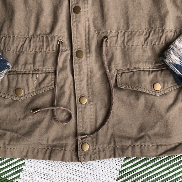 Thread & Supply kaki jacket with blue Aztec design, snap front & lots of pockets - Picture 5 of 8